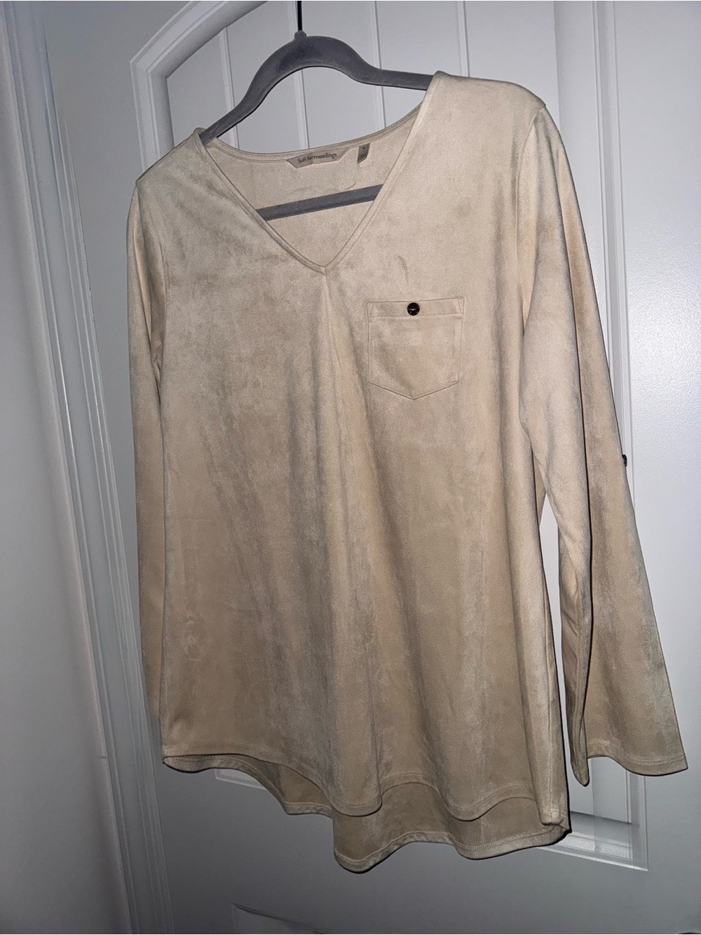 Soft Surroundings Light Beige Long-Sleeve V-Neck Pocket Tee